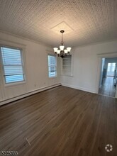 Building Photo - 372 Elm St
