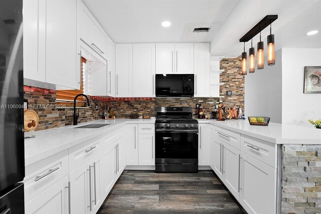 Foto del edificio - 7831 Hope St