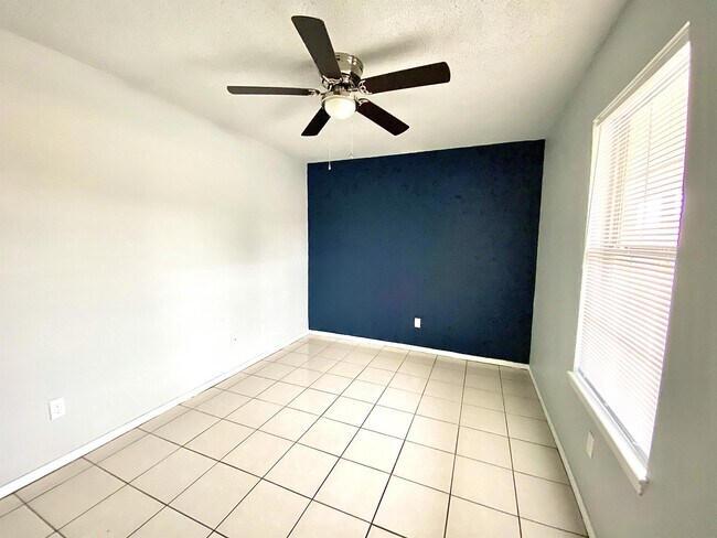 Building Photo - 3030 Ashley Pl