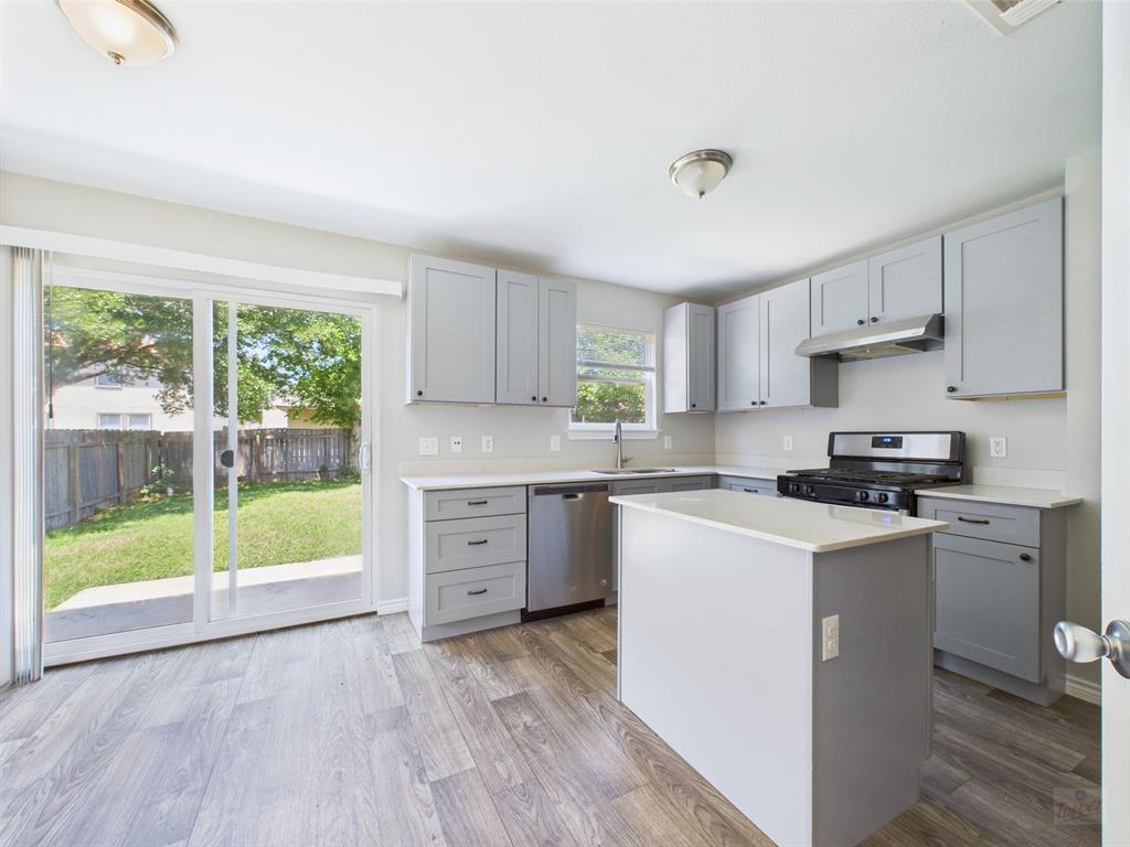 Primary Photo - 4004 Reeders Dr