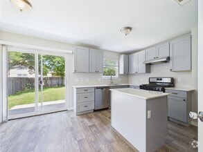 Building Photo - 4004 Reeders Dr
