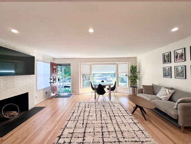 Foto del edificio - Lovely Duplex NE Portland - 2 bed, 1 bath w/Garage!