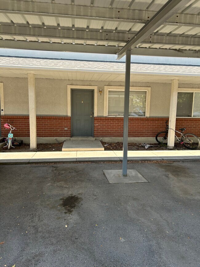 Foto del edificio - 166 E 1800 N