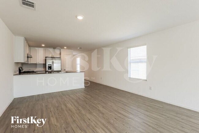 Foto del edificio - 5174 Fowler Crst