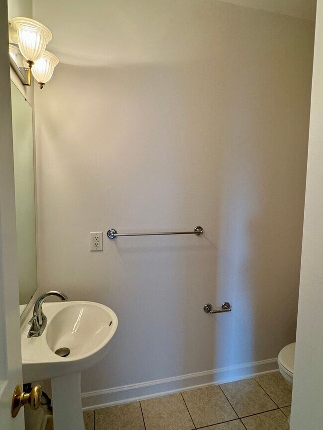 Foto del edificio - RARE two-bedroom condo in Southern Village.