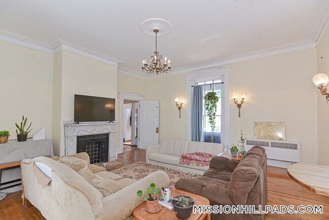 Building Photo - 139 Hillside St