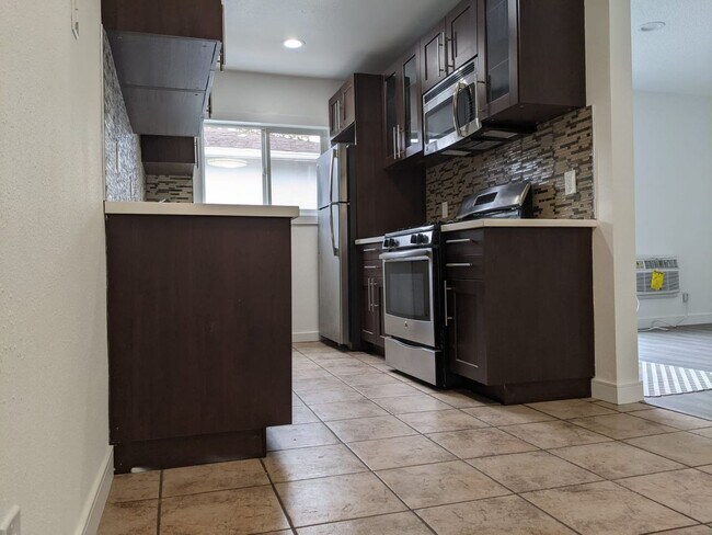 cocina - 8843 Alcott St