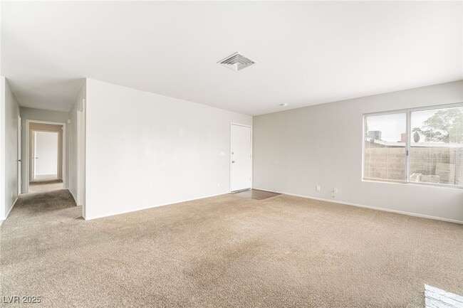 Foto del edificio - 7019 Grassy Knoll St