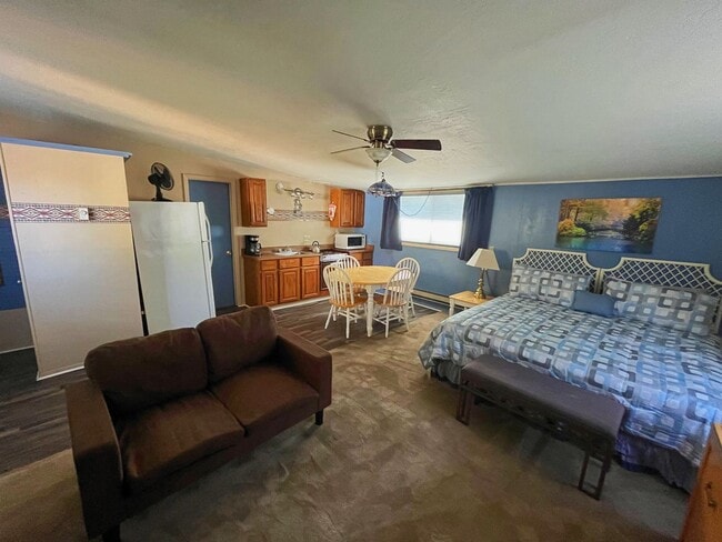 Foto del edificio - ROSE TREE INN - UPTOWN SEDONA- FURNISHED STUDIO - CABLE TV, WIFI, UTILITIES INCLUDED!