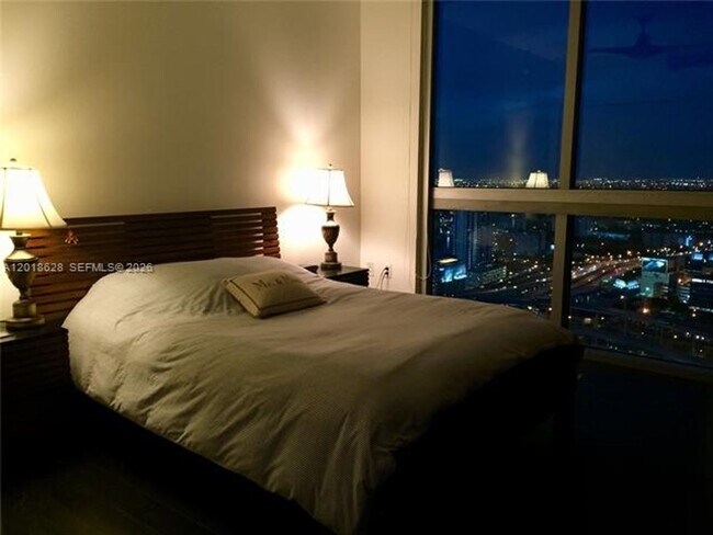 Foto del edificio - 92 SW 3rd St