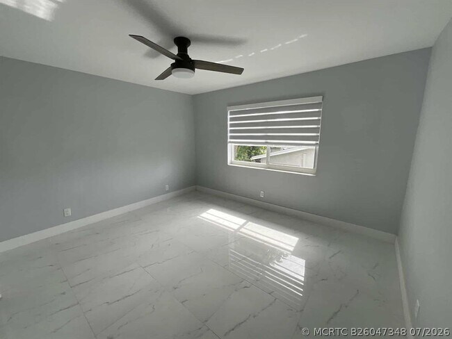 Building Photo - 649 W Oakland Park Blvd