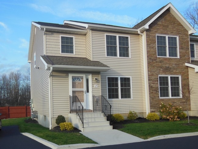 Building Photo - 1696 Orchard Park Rd