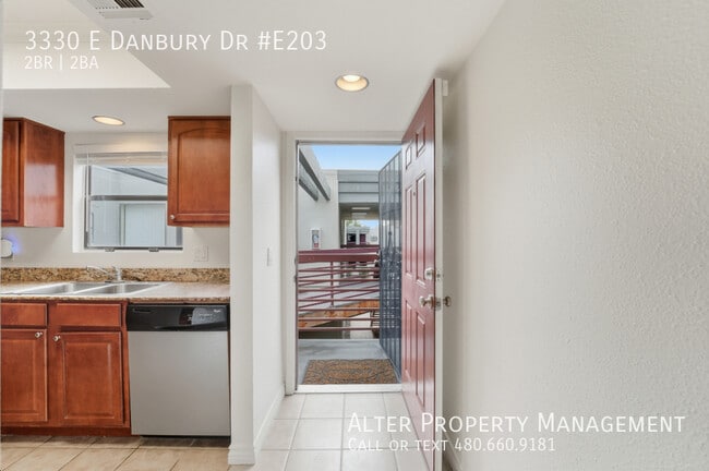 Building Photo - 3330 W Danbury Dr