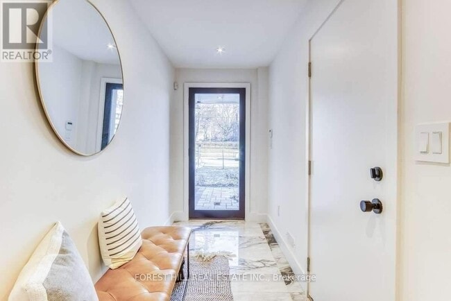 Photo du bâtiment - 143 Chaplin Crescent