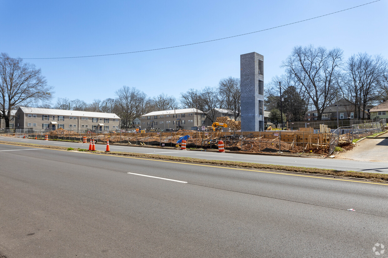 Primary Photo - Avondale Apartments III