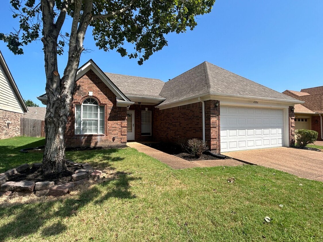 Foto principal - Cozy home in The Commons neighborhood offe...