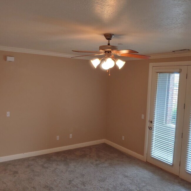 Foto del edificio - Nice main floor 3 BR 2 BTH Condo in awesome PG location