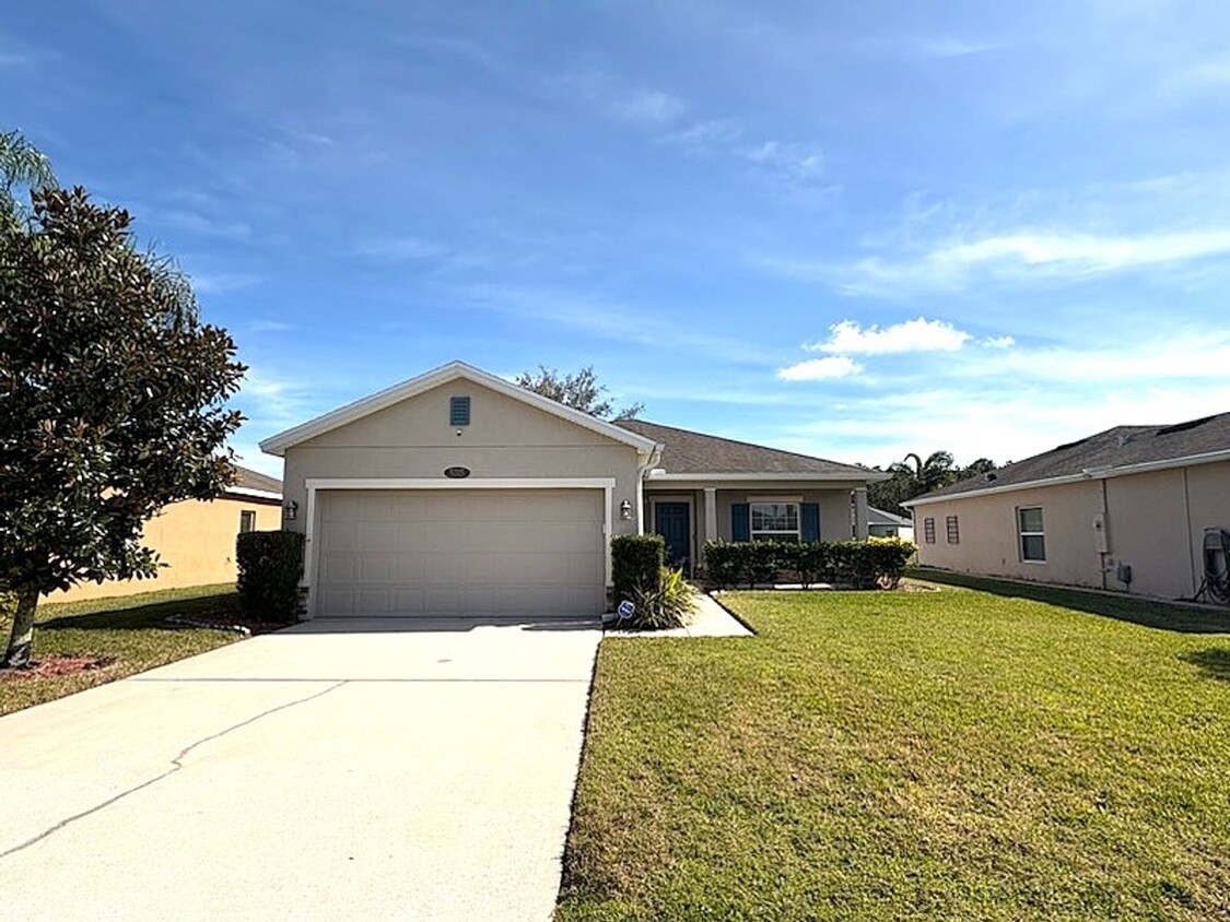 Foto principal - Beautiful 3 Bedroom Home in Port Orange!