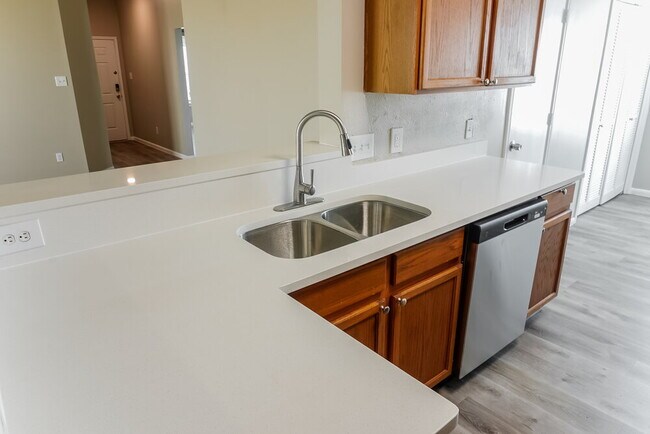 Foto del edificio - 5207 Riverwood Dr