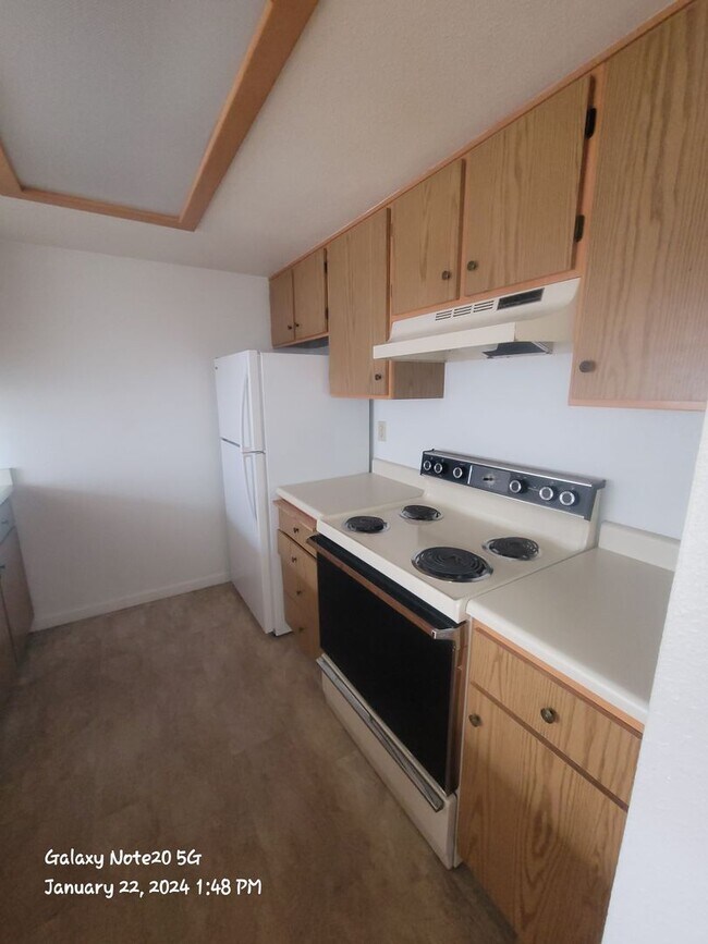 Building Photo - 2101 Poplar Dr