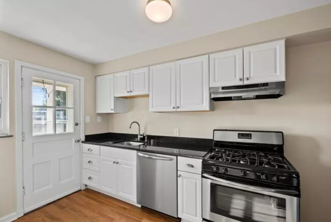 Building Photo - 1656-1662 Northwest Blvd