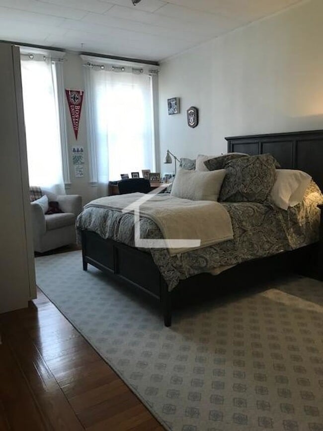 Building Photo - Minutes from BU - 2Bed/ 1Bath - Move in 9/1/26