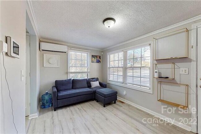 Building Photo - Queen City Bungalow