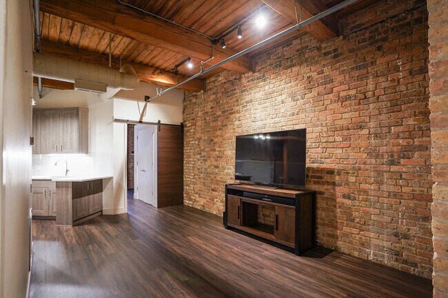 Foto del edificio - 225 W Huron St