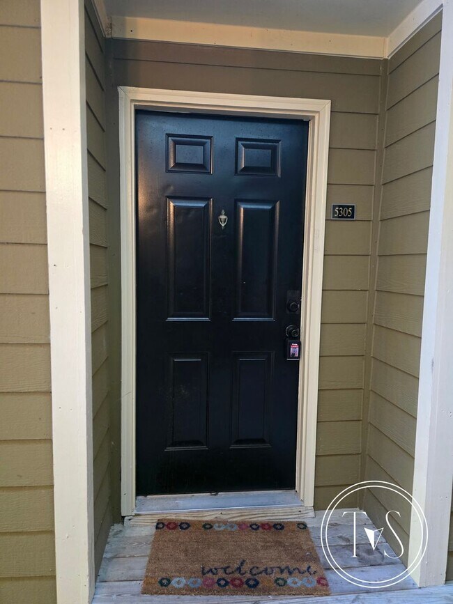 Foto del edificio - RATE DROP ALERT (was $2300/month)!