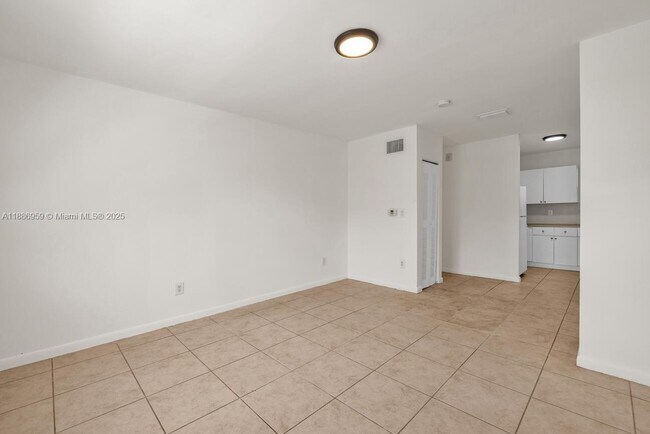Foto del edificio - 575 NE 82nd St