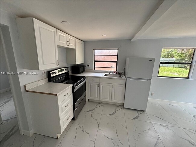 Foto del edificio - 729 NW 19th Ave