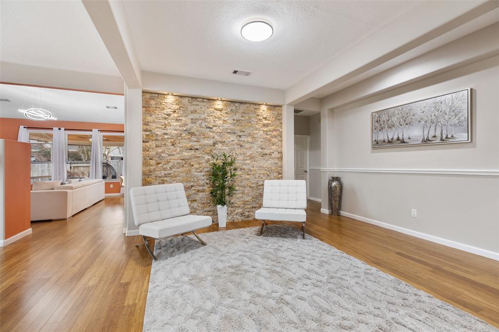 Primary Photo - 20718 Whitevine Way