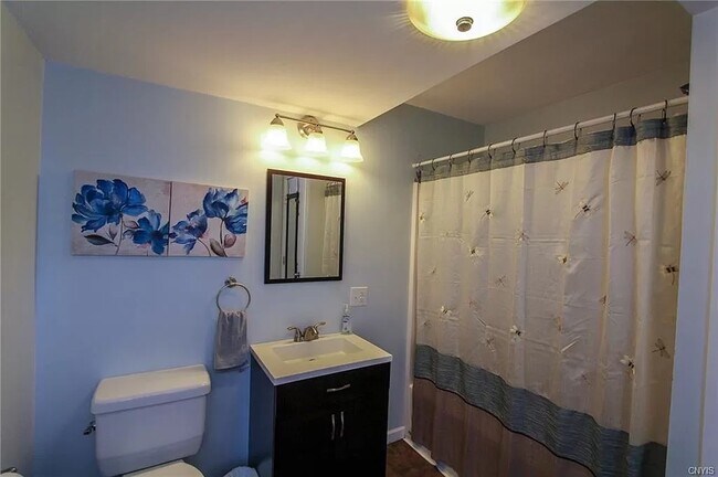 Bathroom - 15 Mill St