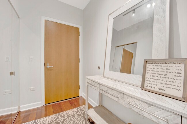 Foto del edificio - 421 W Huron St