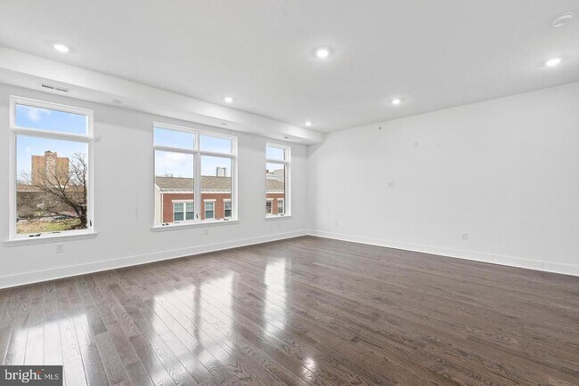 Foto del edificio - 1335 N Franklin St