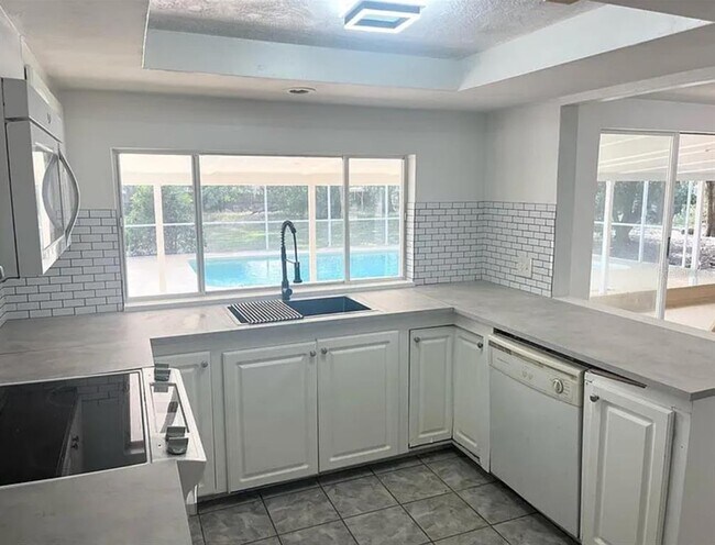 Foto del edificio - 11631 Seminole Dr