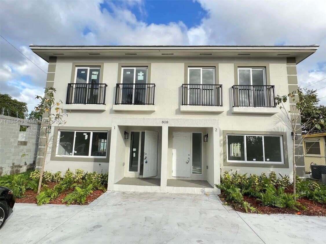 Foto principal - 808 NW 16th Ave