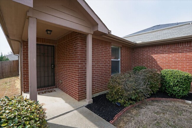 Building Photo - 1942 Courtside Dr