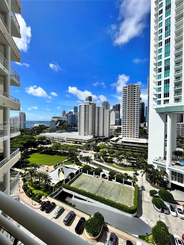 Foto principal - 888 Brickell Key Dr