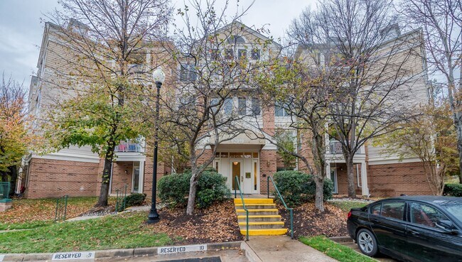 Foto del edificio - Charming And Well-Maintained 1 Bedr 1 Bath...