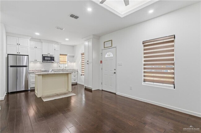 Building Photo - 17 Melanie Dr