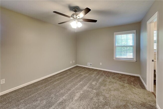 Foto del edificio - 122 Sherwood Forest Dr