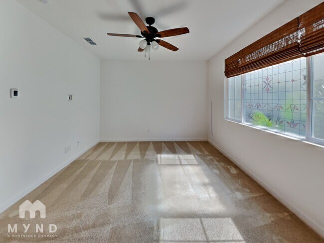 Foto del edificio - 5301 E Commerce Way