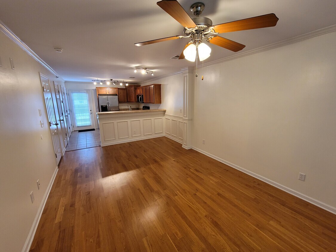 Foto principal - 2305 S Greenwood Dr