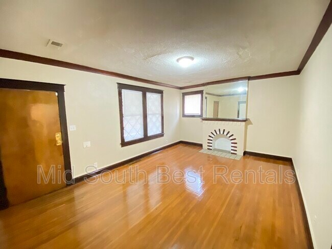 Foto del edificio - 893 N Willett St