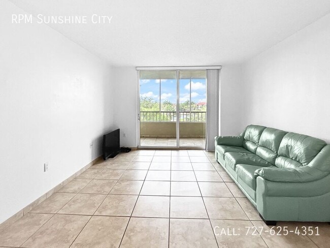 Building Photo - 2333 Feather Sound Dr