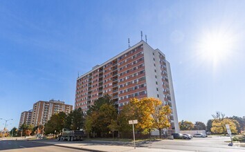 Building Photo - 10 Tapscott Rd