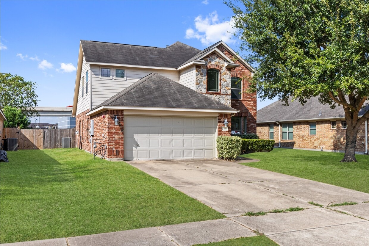 Foto principal - 23906 Fairport Harbor Ln