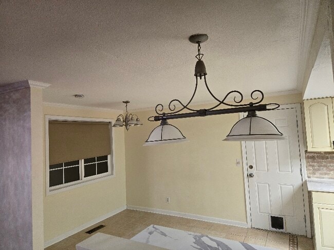 Building Photo - 530-526 NE 26th Ct