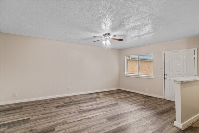 Foto del edificio - 4811 Oakland St